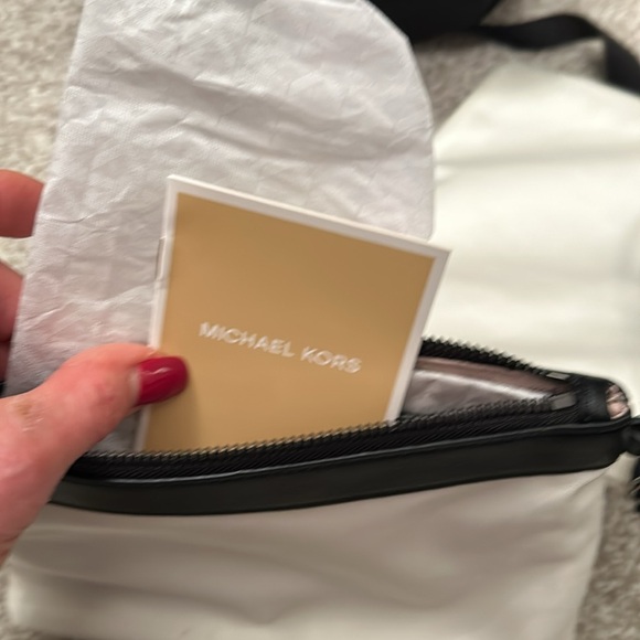 Black-and-white Michael Kors make up bag and wristlet  brand new never used - Picture 7 of 11